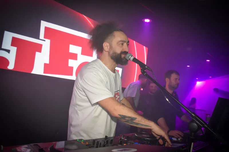 Photo de la soirée DJ Fou - Carrément Tubes 🎵