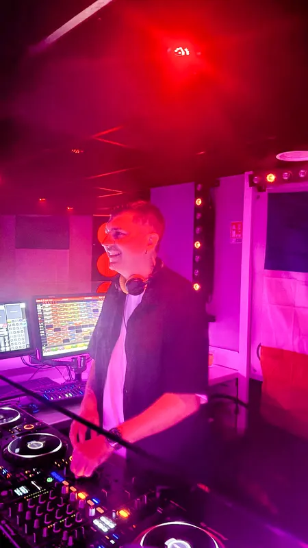Couverture du reportage 𝗟𝗔 𝗙𝗥𝗘𝗡𝗖𝗛 🇫🇷  by DJ FDB